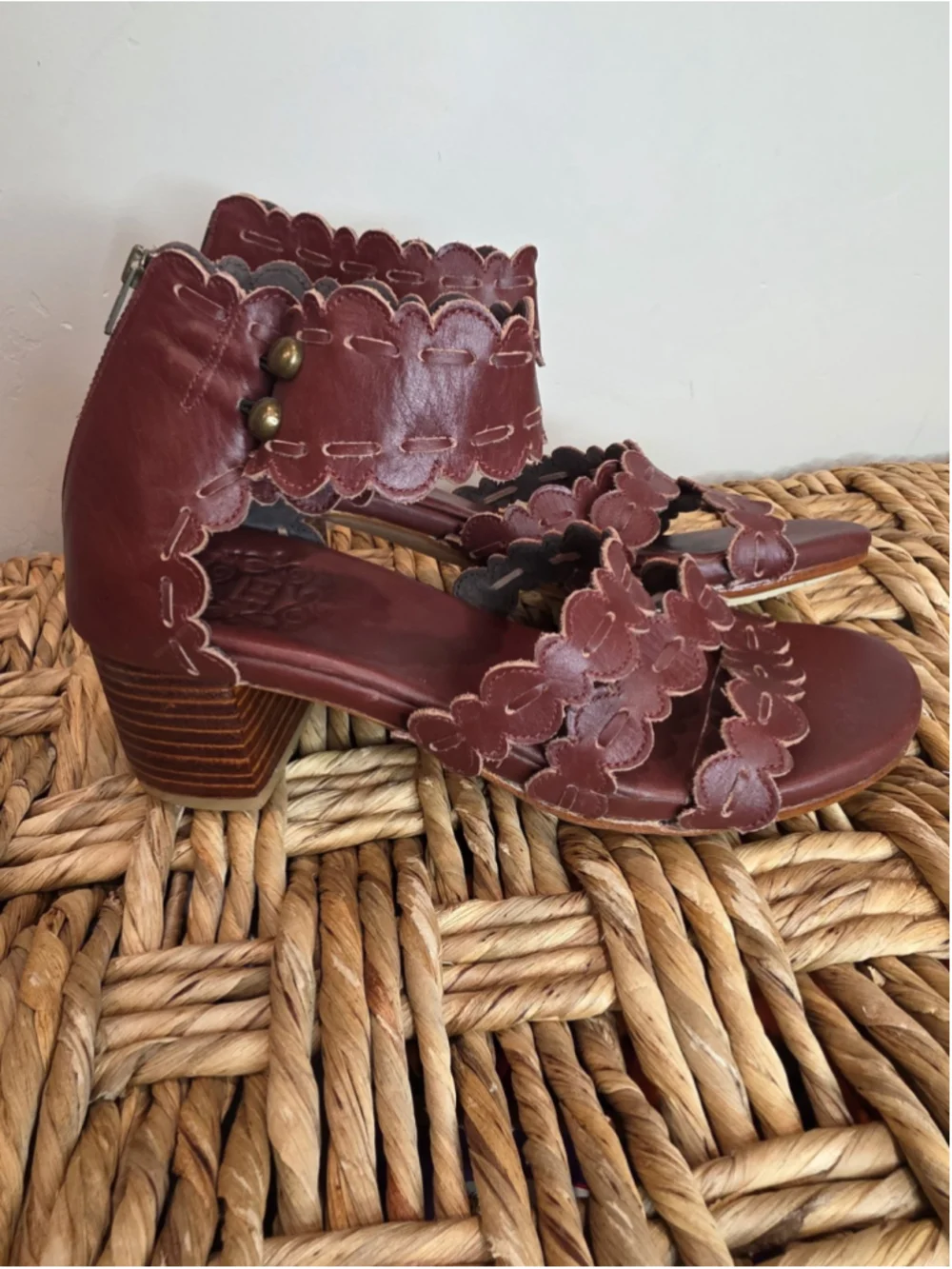 ELF Leather Burgundy Floral Scallop SeasidebBlock Heel Sandals Sz 8 Handmade